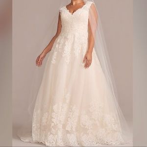 SCALLOPED LACE AND TULLE PLUS SIZE WEDDING DRESS